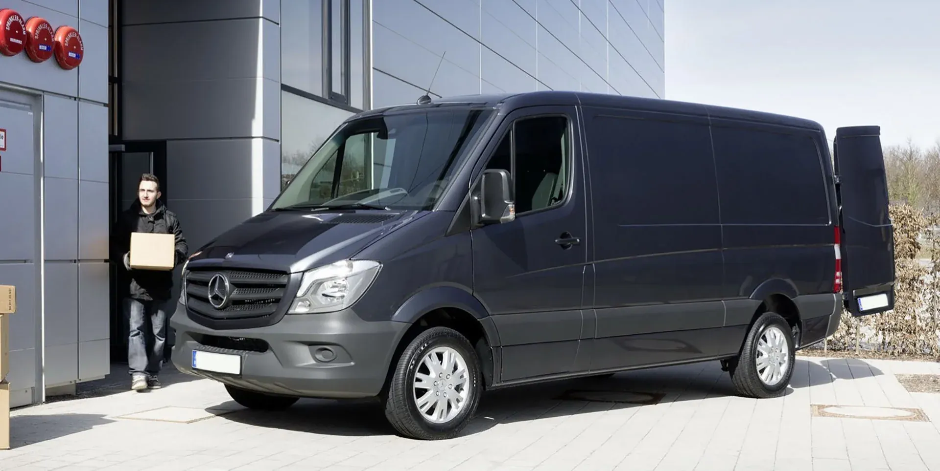 Mercedes Sprinter de alquiler en Valencia para transporte de mercancías y uso profesional