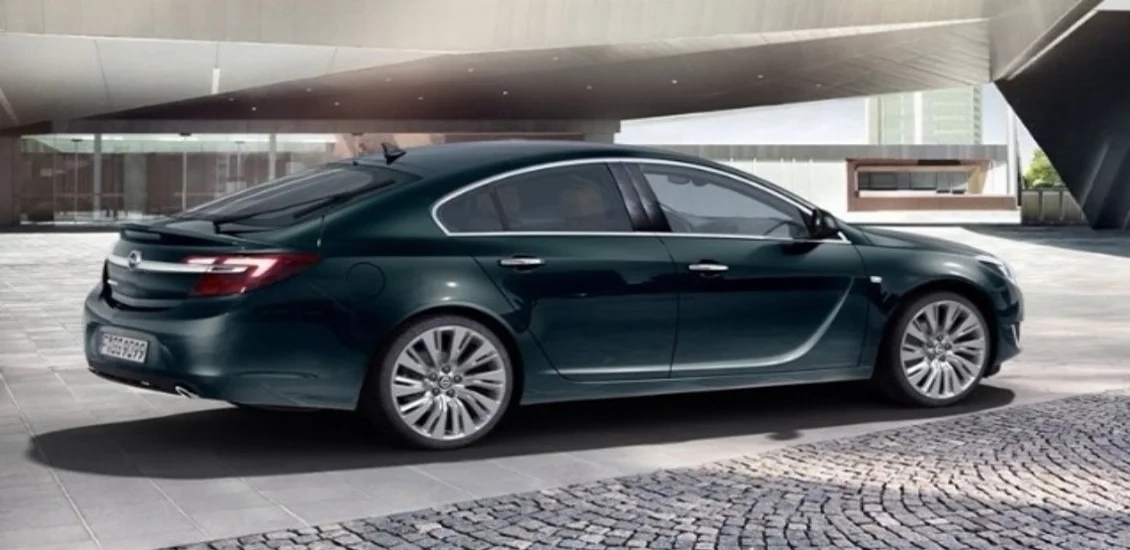 Opel Insignia de alquiler en Valencia disponible en Líder-Rent